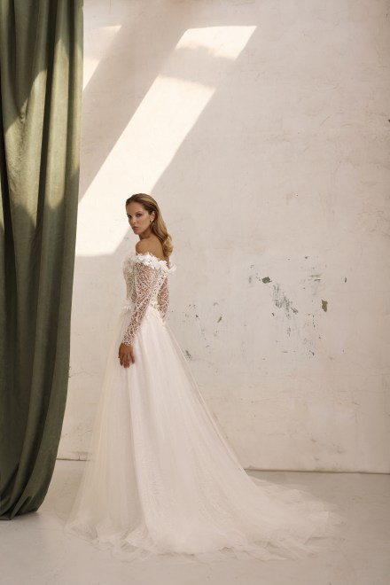 https://www.sposa-lia.com/images/stories/virtuemart/product/per-in white-029-angelina-03.jpg